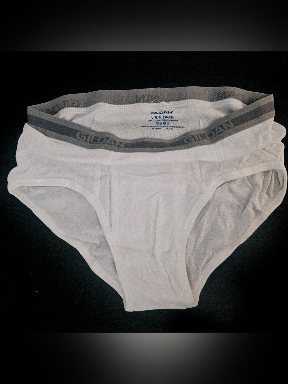 Gildan White Men's Cotton Briefs. 6 pack size large